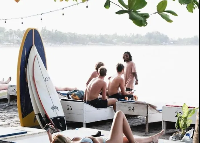 Marina Way Hotel- Surf Lesson & Tour