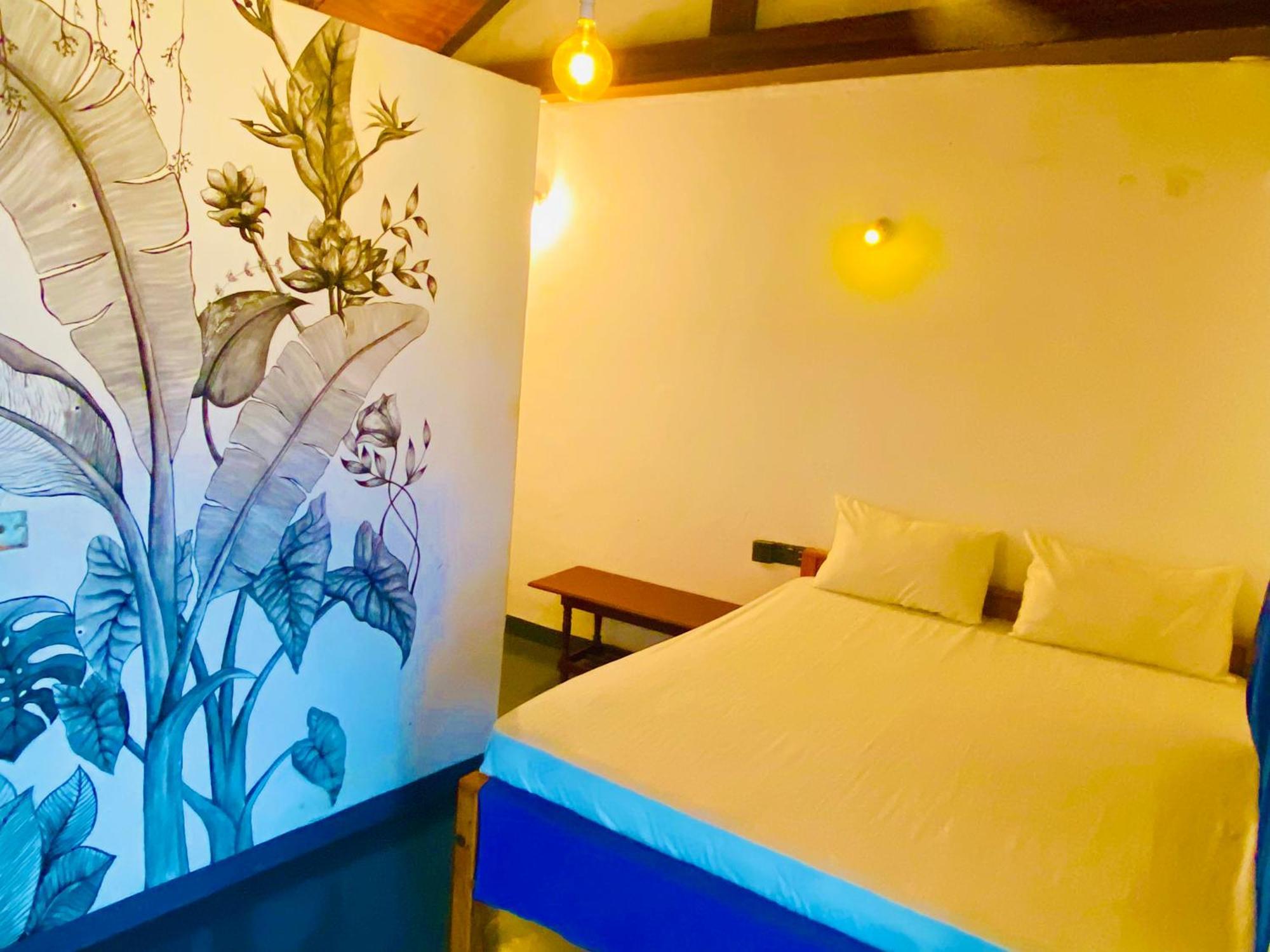 Marina Way Hotel- Surf Lesson & Tour *