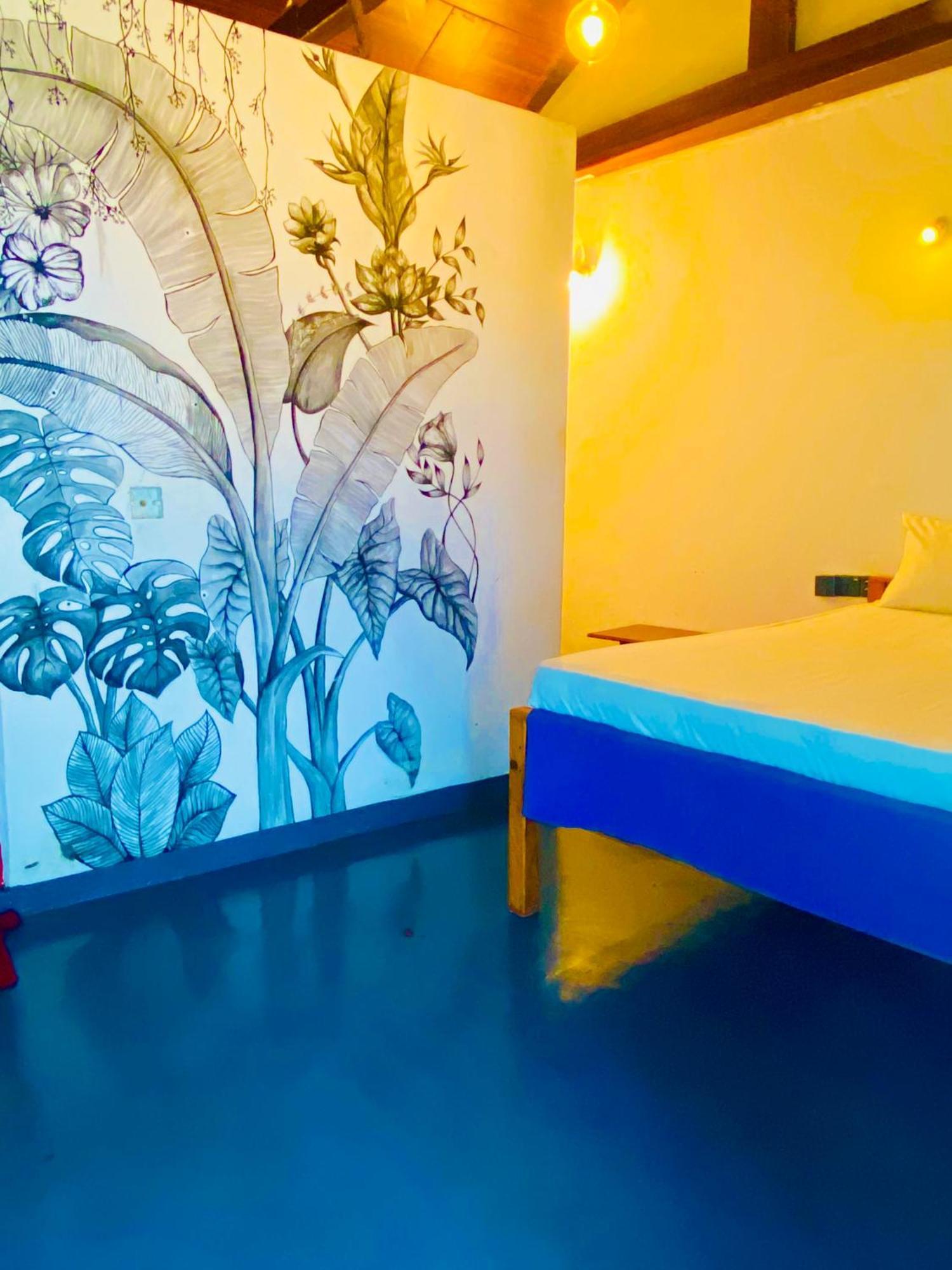 Marina Way Hotel- Surf Lesson & Tour